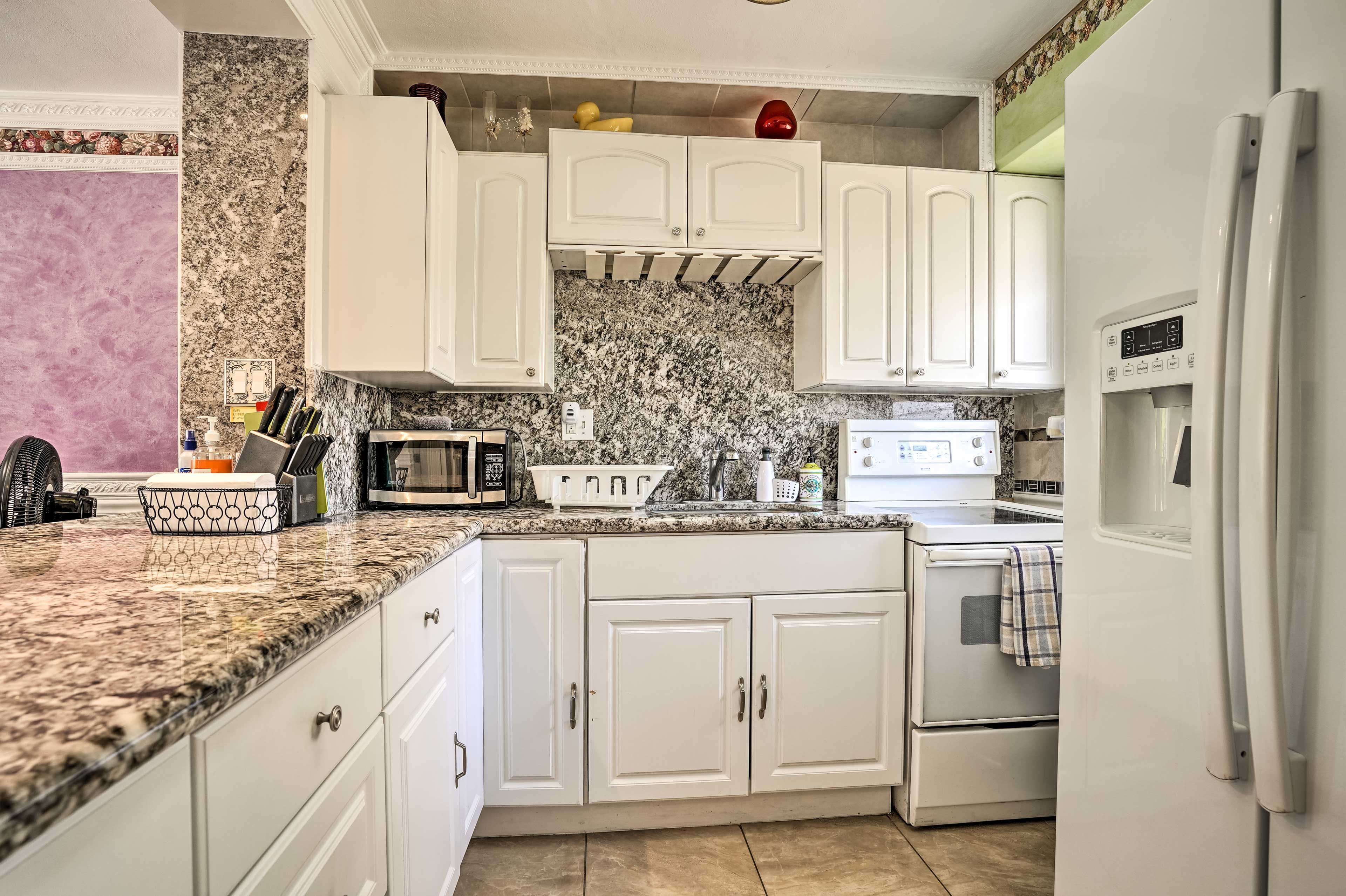 ثلاجة، ميكروويف، فرن، موقد طهي مسطح