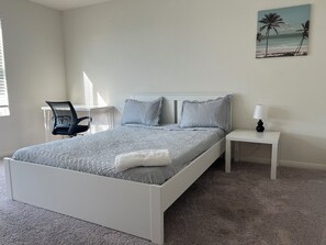 1 bedroom, iron/ironing board, WiFi, bed sheets - Lovely house with AC in charming Hutto (Hutto)