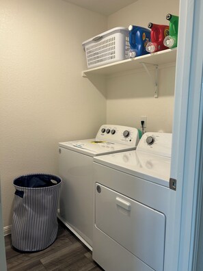 Interior - Lovely house with AC in charming Hutto (Hutto)