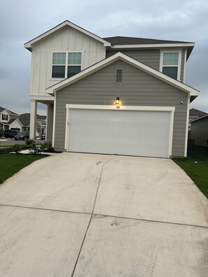 Property grounds - Lovely house with AC in charming Hutto (Hutto)