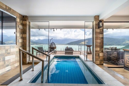 Casa com Piscina Churrasqueira e Vista