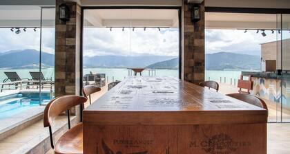 Casa com Piscina Aquecida Churrasqueira e Vista