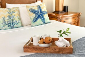 Condo (1 Bedroom) | 11 bedrooms, laptop workspace, iron/ironing board, bed sheets