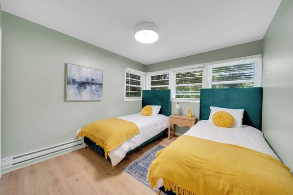 7 bedrooms, WiFi, bed sheets
