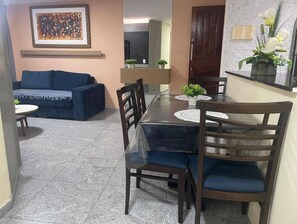 Căn hộ tiện nghi đơn giản, lanai, quang cảnh bãi biển | Két bảo mật tại phòng, bàn ủi/dụng cụ ủi quần áo