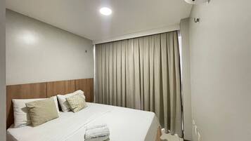 Comfort-Apartment, Veranda, Strandblick | Zimmersafe, Bügeleisen/Bügelbrett, kostenloses WLAN