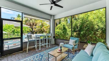 ํ์ฐ์ค (3 Bedrooms) | ๋ด๋ถ