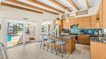 House (3 Bedrooms) | Private kitchen | Fridge, microwave, oven, ice maker