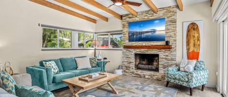 Casa (3 Bedrooms) | Área de sala de estar | Televisión y tenis de mesa