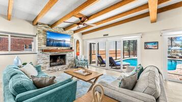 House (3 Bedrooms) | Living area