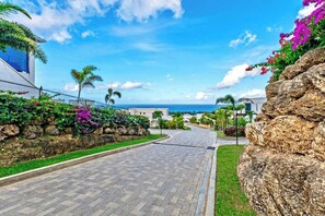 Apartment, 3 Bedrooms, Private Pool, Ocean View | Property grounds