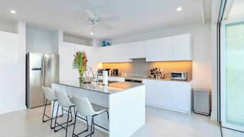 Apartment, 3 Bedrooms, Private Pool, Ocean View | Interior