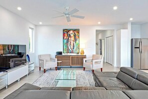 Apartment, 3 Bedrooms, Private Pool, Ocean View | Living room