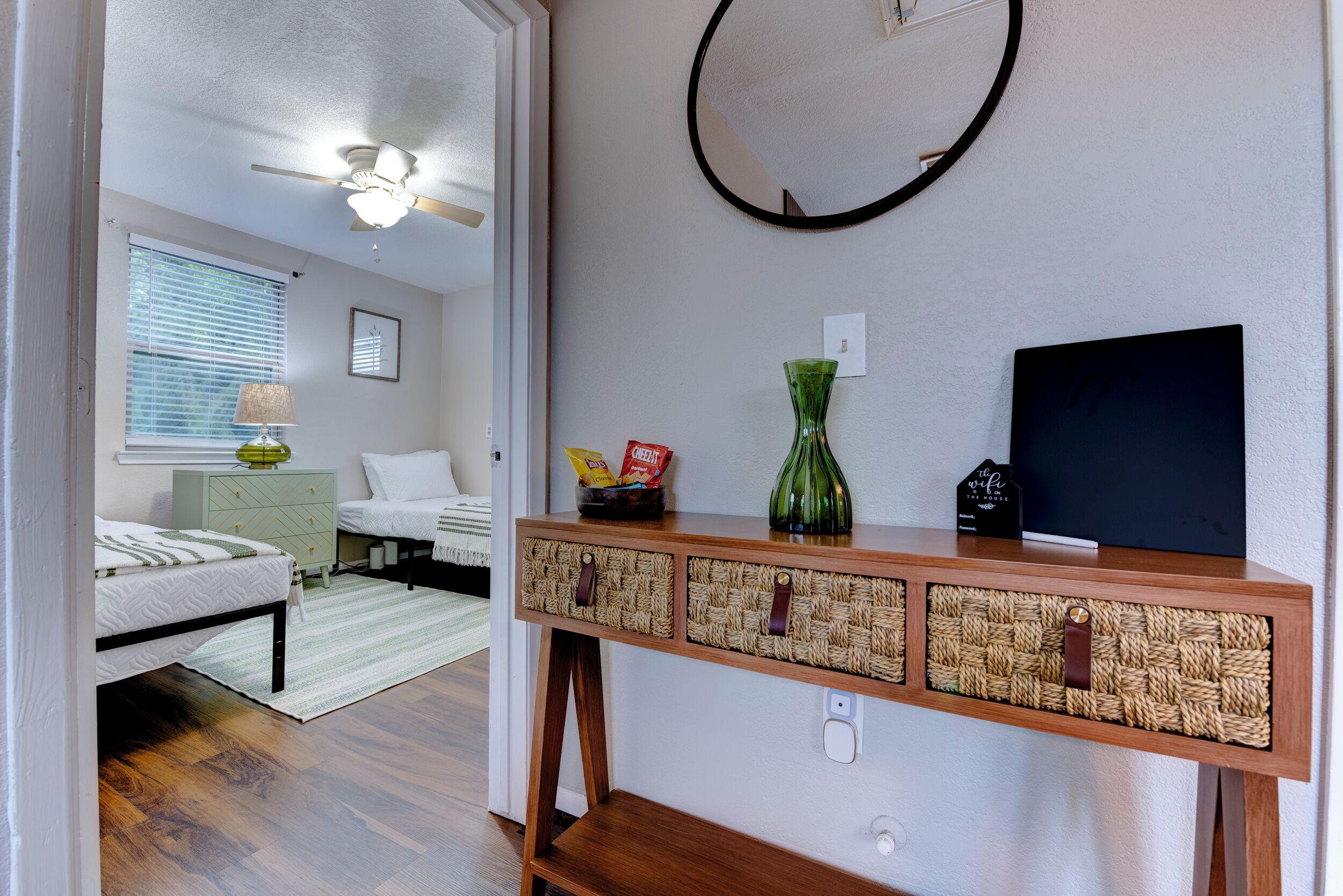 2 bedrooms, iron/ironing board, WiFi, bed sheets