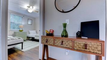 2 bedrooms, iron/ironing board, WiFi, bed sheets