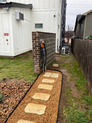 Property grounds - Walkable 1-Bed in East Nash, 2mi to DT, 5 Pts (Nashville)