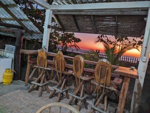 Outdoor dining - Solano Beach House (El Tránsito)