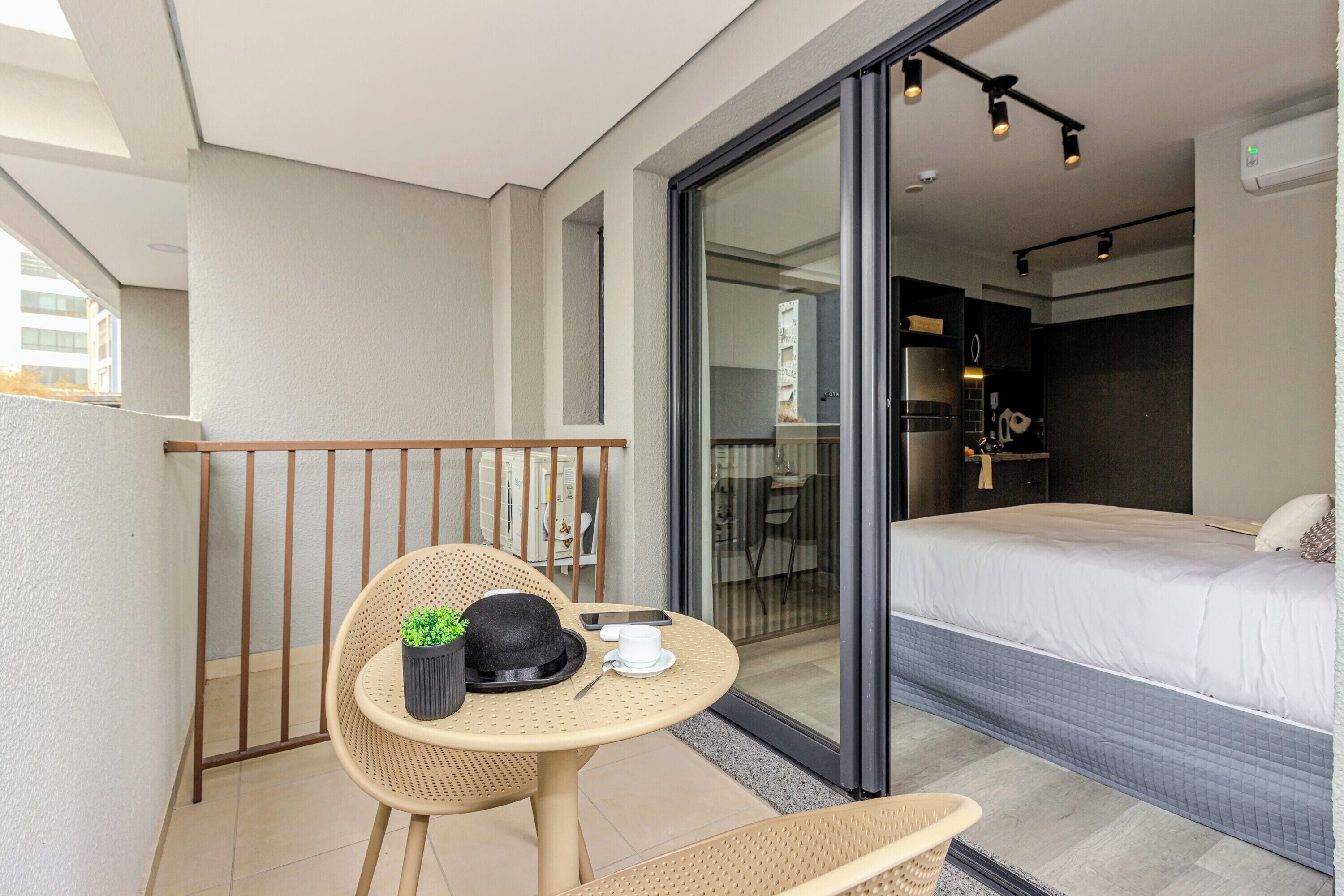 Studio Standard Casal com Varanda NR | 陽台