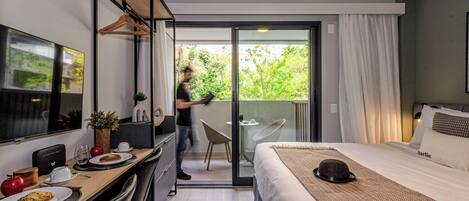 Studio Superior Casal com Varanda NR | Allergikerbettwaren, individuell dekoriert, individuell eingerichtet