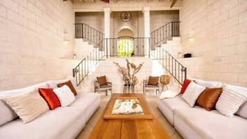 House, 5 Bedrooms, Private Pool, Garden View | Living room