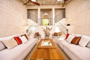 House, 5 Bedrooms, Private Pool, Garden View | Living room