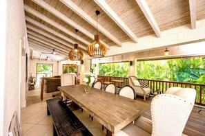 House, 5 Bedrooms, Private Pool, Garden View | Dining room