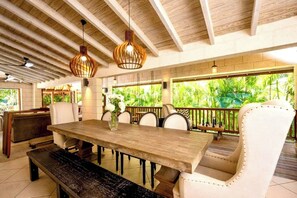 House, 5 Bedrooms, Private Pool, Garden View | Dining room