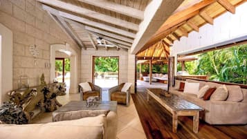 House, 5 Bedrooms, Private Pool, Garden View | Living room