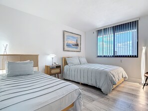 2 habitaciones, escritorio, tabla de planchar con plancha y wifi gratis