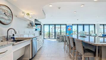 雪櫃、微波爐、焗爐、爐具