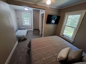 2 bedrooms, iron/ironing board, free WiFi, bed sheets