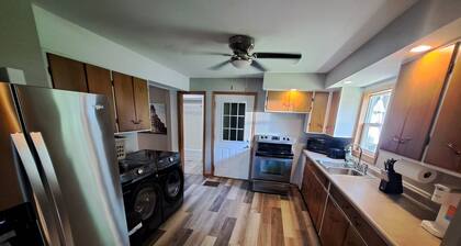 Whole Home by Heritage Trail, quiet street, outdoor games