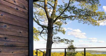 Modern Catskills Escape w/ Open Living, Steam Shower, & Hot Tub w/ Mountain Views, Minutes From Woodstock & Trails Suncliff Vista