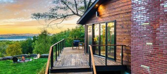 現代 Catskills 度假屋，開放式客廳、蒸汽淋浴、壁爐與熱水浴缸，享山景，距 Woodstock 與步道僅數分鐘 Suncliff Vista 度假屋  