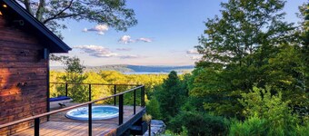 Modern Catskills Escape w/ Open Living, Steam Shower, Fireplace & Hot Tub w/ Mountain Views, Minutes From Woodstock & Trails Suncliff Vista