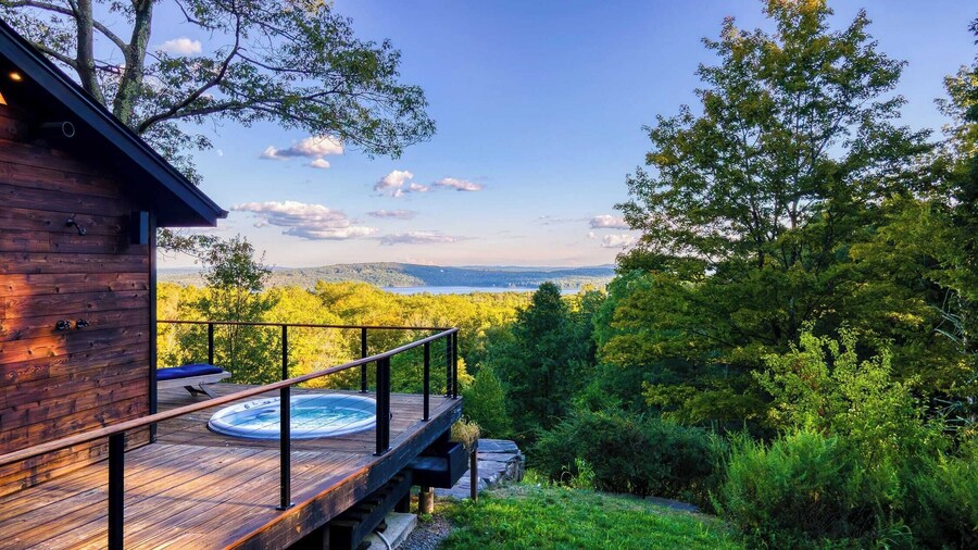 Modern Catskills Escape w/ Open Living, Steam Shower, Fireplace & Hot Tub w/ Mountain Views, Minutes From Woodstock & Trails Suncliff Vista