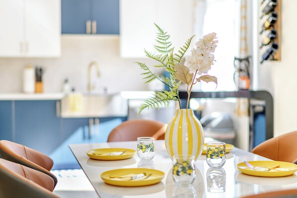 Dining - Playful Modern 3BR Colors Vibes & Near Bart (San Leandro)