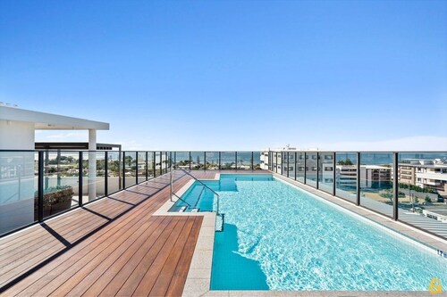 Sea-View 3BR, Rooftop Pool, Secure Parking & Study