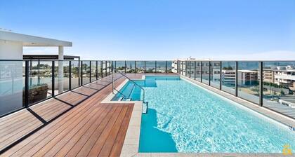 Sea-View 3BR, Rooftop Pool, Secure Parking & Study