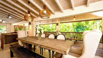 House, 4 Bedrooms, Private Pool, Garden View | Dining room