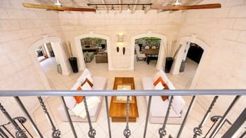 Rumah, 4 kamar tidur, kolam renang pribadi, pemandangan kebun | Ruang keluarga