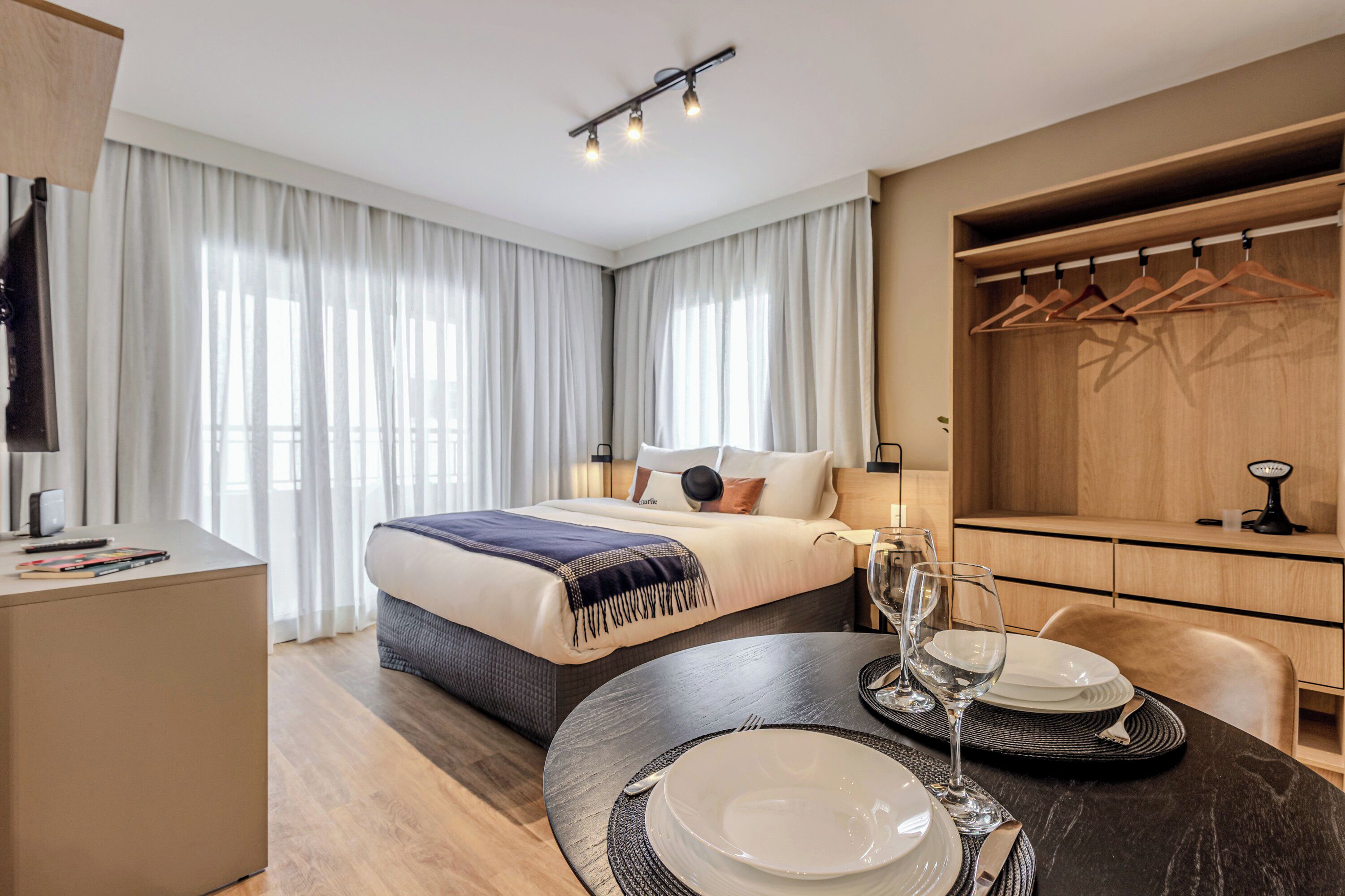 ファミリー アパートメント | 低刺激性寝具、客室ごとに異なる装飾、客室ごとに異なるインテリア、ノートパソコン用作業ス  ペース