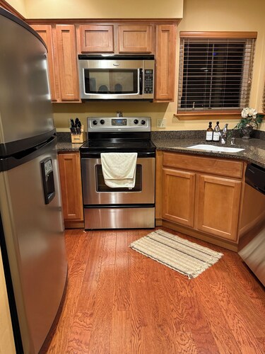 Charming 2-bedroom condo in wonderful Leavenworth with Pool, fitness, pickleball