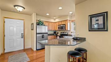 Micro-ondes, four, lave-vaisselle