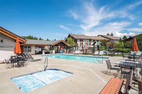 Outdoor pool. 2BHK - Top Floor • Pool • Hot Tub • Walk to Town • Pickleball • Basketball • AC