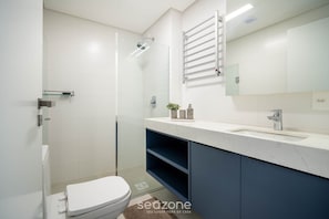 Basic Apartment | Bathroom