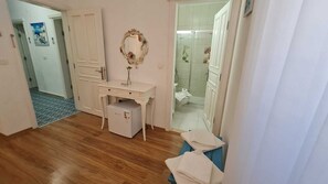 Deluxe Room, 1 Double Bed | Individually furnished