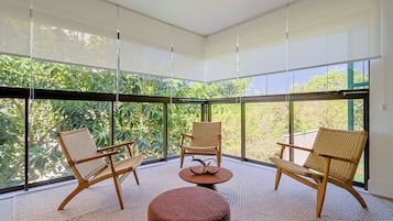 Apartamento familiar | Sala de estar | Smart TV de 40 pulgadas con canales digitales