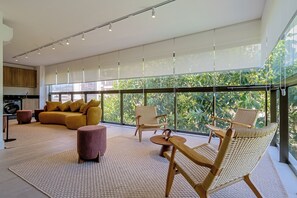 Family Apartment | Living room | 40-inch Smart TV with digital channels