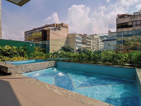 Outdoor pool, sun loungers, lifeguards on site